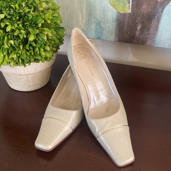 St. John Shoes - ST. JOHN CREAM CLASSIC PUMPS SIZE 9 🌟EUC🌟